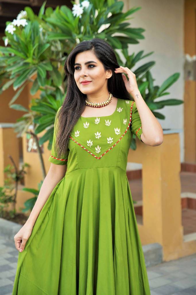 Aggregate more than 178 green indian dress super hot